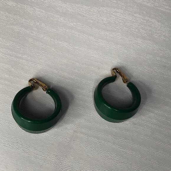 Vintage Chunky Green Plastic Clip On Earrings - Picture 4 of 7